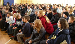 Bild einer Kinderversammlung